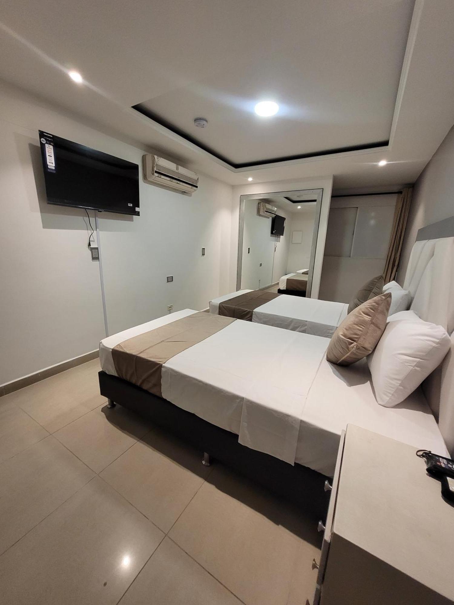 Hotel Med 33 Medellín Dış mekan fotoğraf