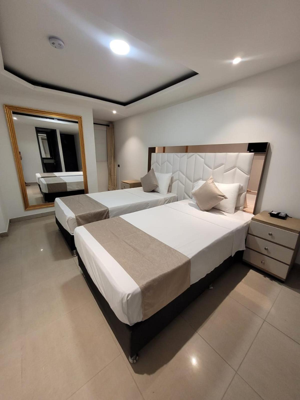Hotel Med 33 Medellín Dış mekan fotoğraf